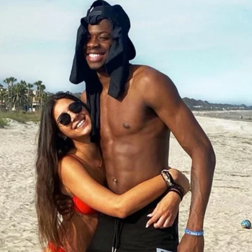 Κώστας Αντετοκούνμπο | H Ελληνίδα σύντροφός του είναι καλλονή και μοιάζει με μοντέλο