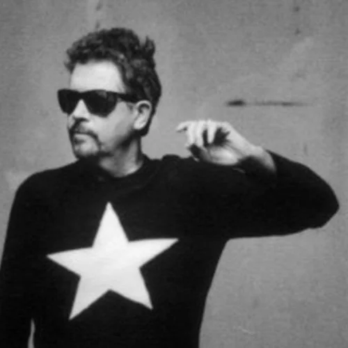 Ποιος ήταν ο συγγραφέας Tom Robbins που πέθανε στα 92 του