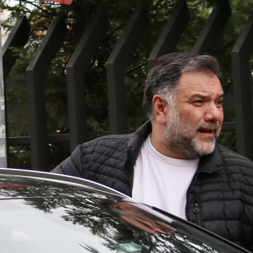 Γρηγόρης Αρναούτογλου | Έμεινε εγκλωβισμένος στην Αττική οδό: "Δεν λυτρώνεται όλο αυτό με 2.000" (βίντεο)