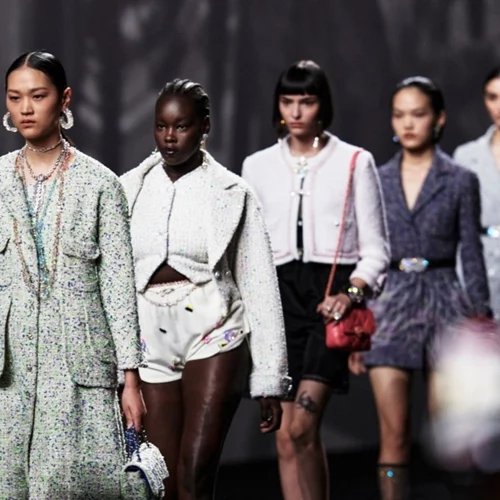 H νέα συλλογή Chanel για την Άνοιξη - Καλοκαίρι 2023 είναι μία ωδή στο γυναικείο στιλ που σαγηνεύει