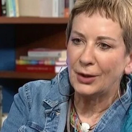 Λένα Διβάνη | "Ο θεσμός του γάμου ξεφτίζει πια και το 60% παίρνει διαζύγιο. Κάποτε ήταν μπαμπάς, μαμά, παιδί. Τελείωσε αυτό"