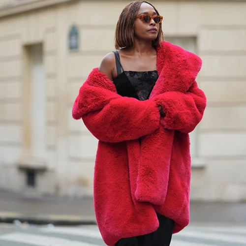 Γιορτινό ντύσιμο 2025 | 5 πολύ απλά αλλά κομψά φορέματα για τις γιορτινές σας εμφανίσεις