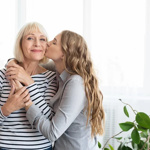 Last minute gifts | 15 δώρα μόδας για να προσφέρεις στη μαμά σου στη Γιορτή της Μητέρας