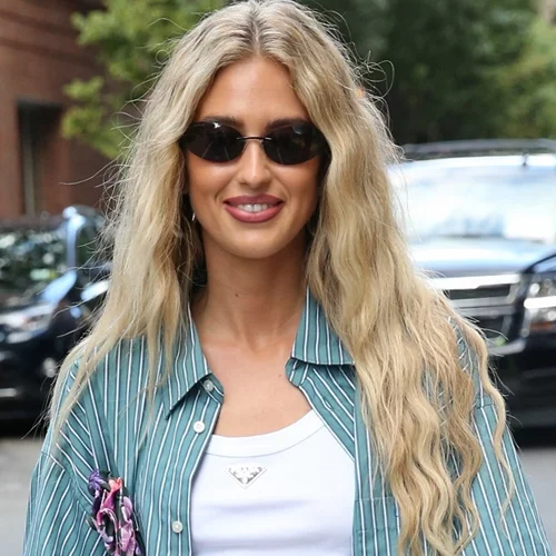 Τα καλύτερα σαμπουάν κατά του φριζαρίσματος για πιο λεία και λαμπερά μαλλιά