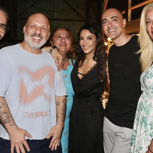 Η πιο ωραία παρέα της ελληνικής showbiz κάνει διακοπές στην Κένυα