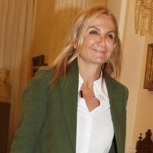 Το total black σύνολο της Μαρέβας Μητσοτάκη σε εκδήλωση για την επέτειο των 100 ετών από την Μικρασιατική Καταστροφή