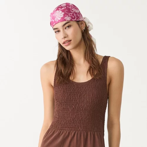 Αυτό το χυτό mocha mousse φόρεμα είναι το staple του καλοκαιριού και θα το βρεις με μόλις 15,59 ευρώ