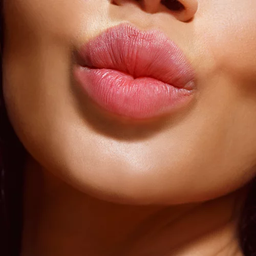 10 spicy lip προϊόντα που θα χαρίσουν μοναδικό όγκο και σχήμα στα χείλη σου