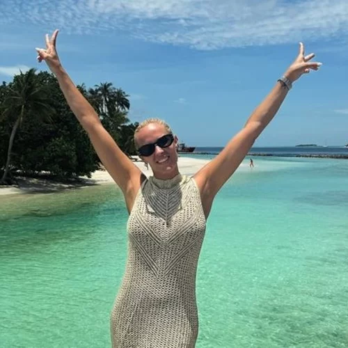 Σε wine bar του Πειραιά η Έλενα Ασημακοπούλου | Η ρομαντική έξοδος