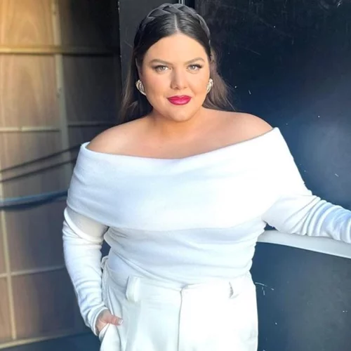 Δανάη Μπάρκα | Ο ανοιξιάτικος τρόπος που επέλεξε να φορέσει το χρώμα που πρωτανίστησε στις χειμερινές εμφανίσεις μας