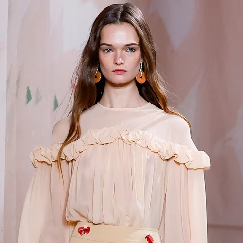 Butter Yellow | Πώς θα φορέσεις με στιλ την πιο chic απόχρωση της άνοιξης