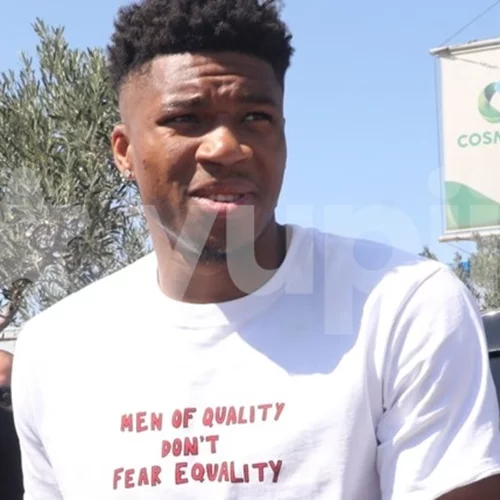 Χαμός για τον Γιάννη Αντετοκούνμπο στο αεροδρόμιο