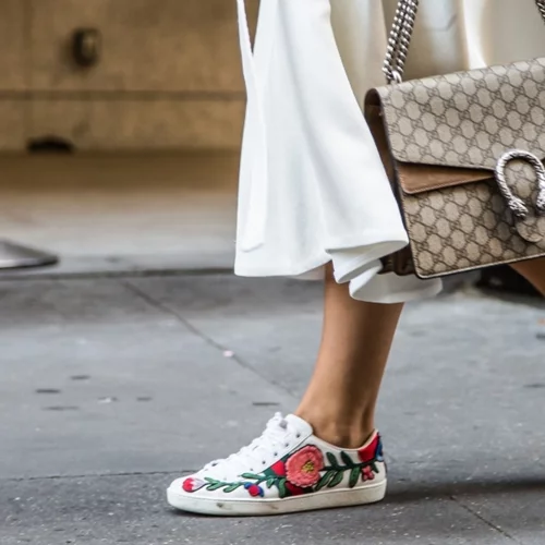 Ποια καλοκαιρινά παπούτσια μπορείς να φορέσεις και το φθινόπωρο;