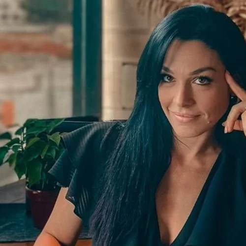 Ιωάννα Τριανταφυλλίδου | Έφτιαξε μελομακάρονα (για πρώτη φορά) - H σπάνια εικόνα από το σπίτι της