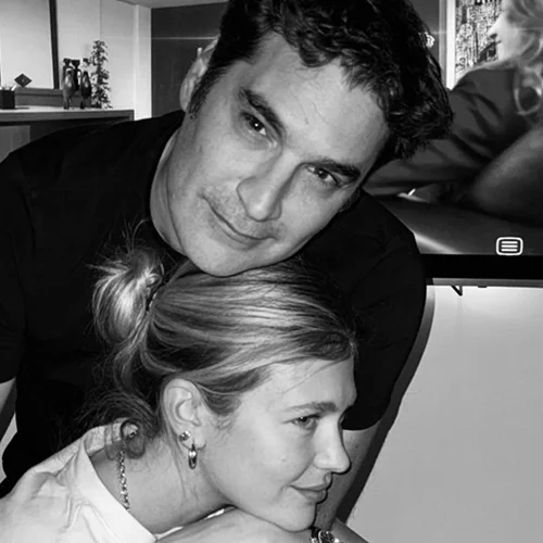 "Tι είναι αυτό που το λένε αγάπη" | Η τρυφερή αγκαλιά Κλέλιας Ανδριολάτου - Χριστόφορου Παπακαλιάτη