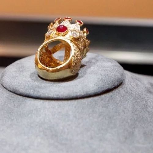 Έκθεση για τα κοσμήματα του hip-hop στο Αμερικανικό Μουσείο Φυσικής Ιστορίας