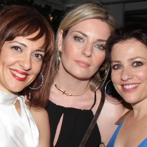 Ελισάβετ Μουτάφη, Μαριάννα Τουμασάτου και Υρώ Λούπη ξανά μαζί 17 χρόνια μετά τη "Βέρα στο δεξί"