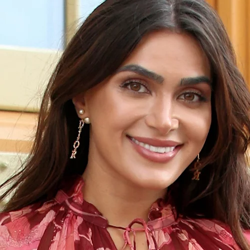 Είναι επίσημο | Αυτά είναι τα 20 χρώματα μαλλιών που κολακεύουν κάθε μελαχρινή