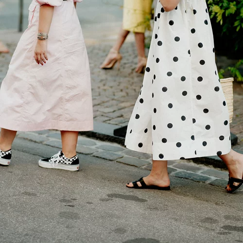 Τα ωραιότερα flat παπούτσια για άνετες βόλτες στα σοκάκια των νησιών