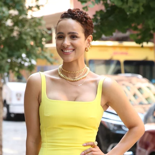 Πέντε τρόποι για να φορέσεις έντονα χρώματα χωρίς να αποτύχεις