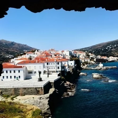 "Βασίλισσα του Αιγαίου" η Άνδρος, σύμφωνα με το Low Season Traveller
