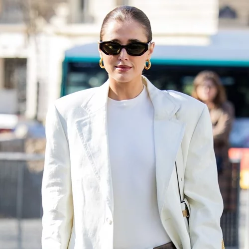 Οι non-boring τρόποι για να φορέσεις το λευκό t-shirt φέτος την άνοιξη