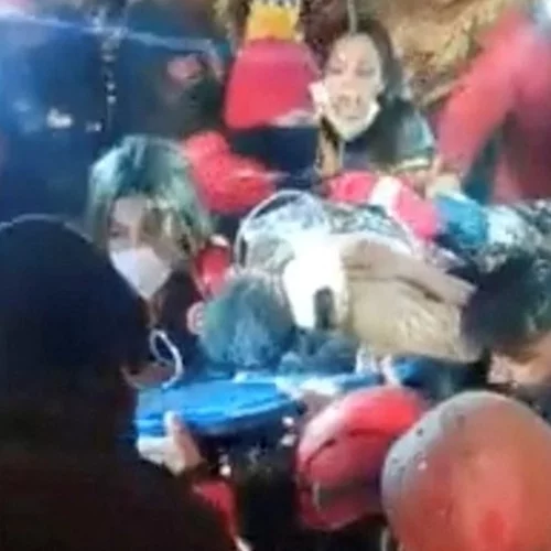 Συνεχίζονται τα θαύματα στην Τουρκία | Διέσωσαν 12χρονο και 29χρονη 10 ημέρες μετά τον σεισμό [εικόνες]