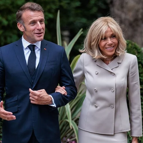 Brigitte Macron | Μαζί με τον Emmanuel Macron θα καταθέσουν επιστημονικά στοιχεία που αποδεικνύουν ότι είναι γυναίκα