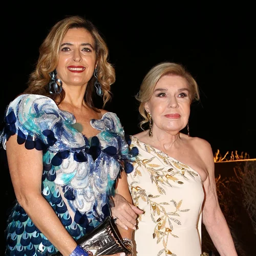 Σπάνια δημόσια εμφάνιση της εγγονής της Μαριάννας Βαρδινογιάννη σε εκδήλωση για το Σωματείο "ΕΛΠΙΔΑ"