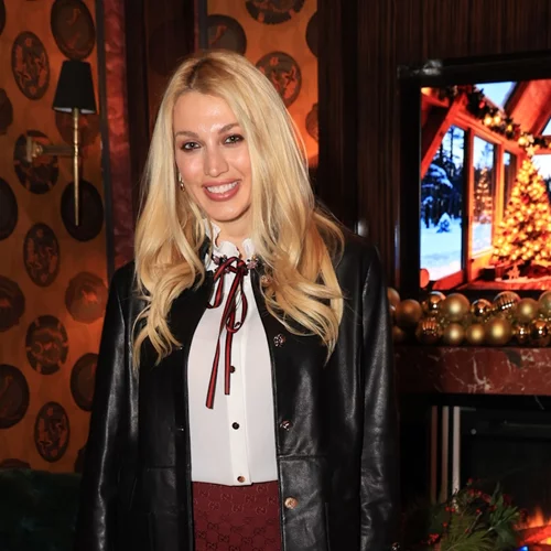 Κωνσταντίνα Σπυροπούλου | Με σέξι μίνι φούστα σε βραδινή της έξοδο