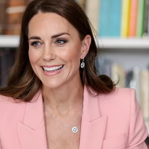 Kate Middleton | Όλες οι φορές που "έσπασε" το πρώτοκολλο με τις beauty επιλογές της
