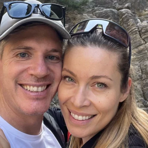 Η Μαριέττα Χρουσαλά και ο Λέων Πατίτσας με τα παιδιά τους | Η οικογενειακή βόλτα στο κέντρο της Αθήνας