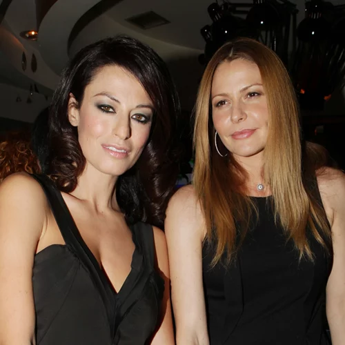 Δωροθέα Μερκούρη | Το βίντεο από τα παλιά με την Τζένη Μπαλατσινού και το guest τους στην ταινία  "Επίθεση του Γιγάντιου Μουσακά"