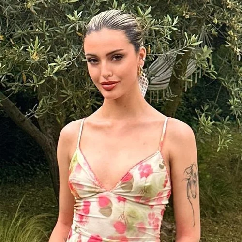 Η Δανάη Λιβιεράτου φοράει ένα άκρως καλοκαιρινό, πουά φόρεμα και χορεύει ξέφρενα στη Γαλλία | Το υπέροχο φωτογραφικό άλμπουμ από τις διακοπές της