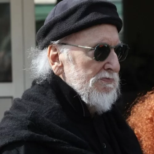 Στο νοσοκομείο με κορονοϊό ο Διονύσης Σαββόπουλος - Τα νεότερα για την κατάσταση της υγείας του