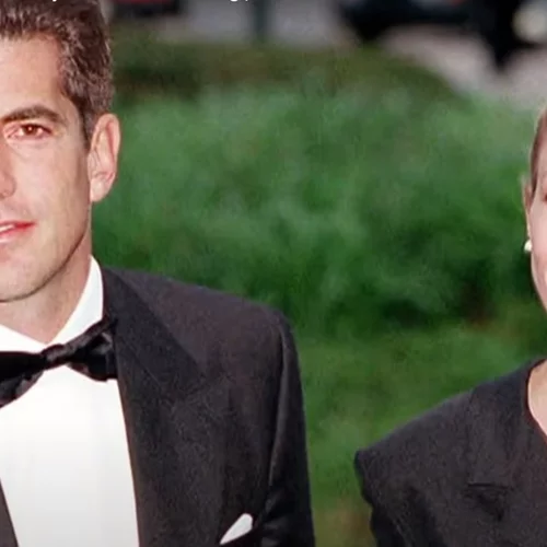 Η Prada αποτίει φόρο τιμής στην Κάρολιν Μπέσετ-Κένεντι με την τσάντα Prada Re-Edition 1995