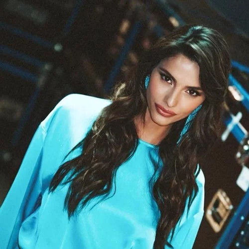 Ηλιάνα Παπαγεωργίου | 12 χρόνια μετά φορά το φόρεμα των Miss Universe και αναπαριστά στιγμιότυπο της βραδιάς