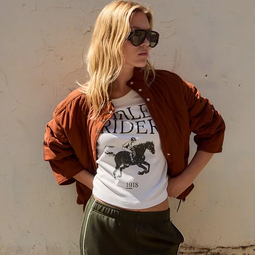 Βρήκαμε τα casual sport κομμάτια από τη Stradivarius που θα φορέσεις το φθινόπωρο