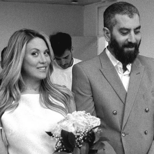 Cool daddy ο σύζυγος της Φωτεινής Πετρογιάννη | Η τρυφερή στιγμή που ταϊζει τον γιο τους