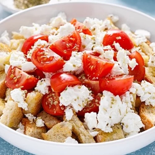 Είναι επίσημο | Ο Κρητικός ντάκος η καλύτερη σαλάτα του κόσμου