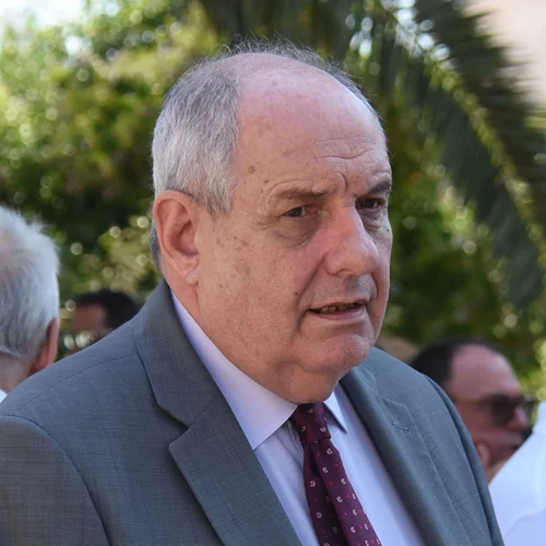 Η κόρη του Τέρενς Κουίκ μεγάλωσε και είναι ολόιδια ο πατέρας της