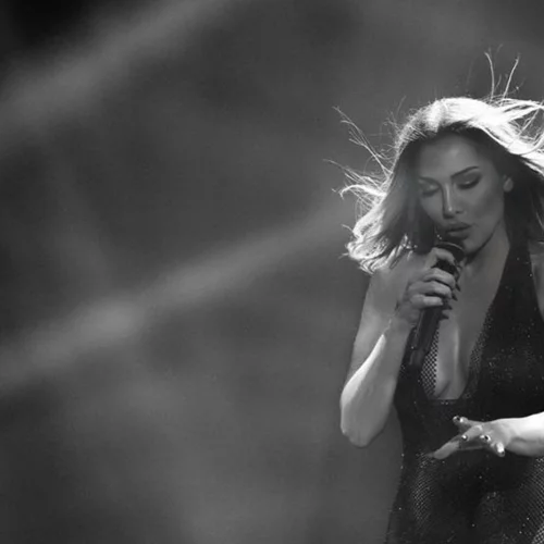 Δέσποινα Βανδή & Βασίλης Μπισμπίκης | Σε κρητικό κέντρο στο Μοσχάτο - Στην παρέα τους η Μαρία Τζομπανάκη