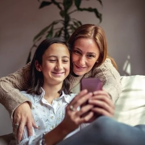 Όλα τα μικρά παιδιά θαυμάζουν τους γονείς τους- Στην εφηβεία, όμως, τους θαυμάζουν μόνο αν πιστεύουν ότι το αξίζουν