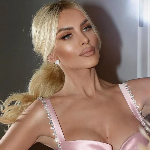 Ποιο χρώμα προτιμούν 5 διάσημες Ελληνίδες για το καλοκαιρινό μανικιούρ τους; Δες τις (ιδιαίτερες) επιλογές τους