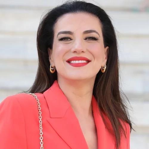 Η Φωτεινή Δάρρα με κοστούμι στο πιο φωτεινό χρώμα  | Η στιλιστική της απόφαση που μας ξάφνιασε