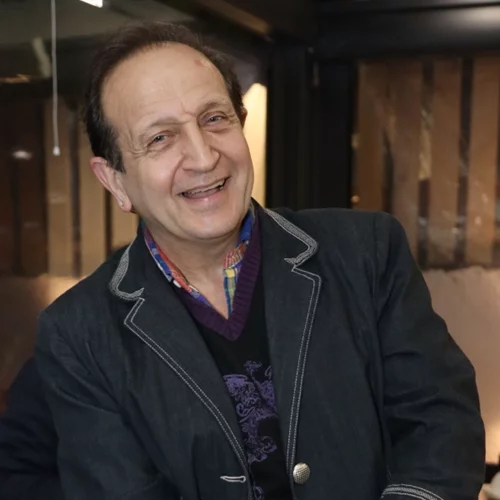 Βουλή: Καταχειροκροτήθηκε ο Σπύρος Μπιμπίλας στην εξομολόγησή του - "Ντρεπόμουν, έκλαιγα κρυφά... Μην κλάψουν άλλα παιδιά"