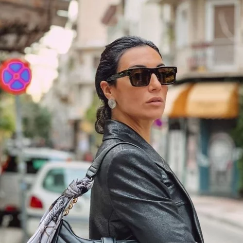 Η Ευγενία Σαμαρά stylish σε έξοδο με τον Μιχαήλ Ταμπακάκη - Το μπεζ κοστούμι της