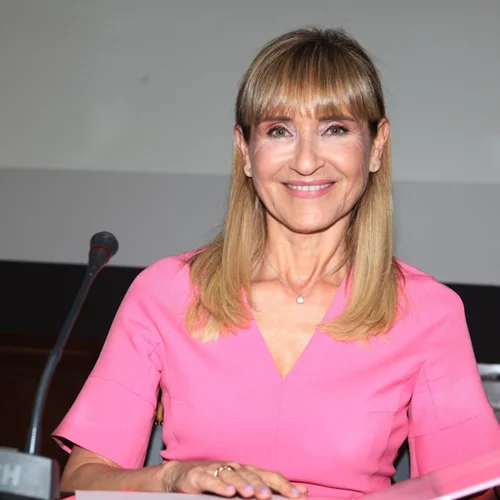 Μάρα Ζαχαρέα | Με τις φίλες της σε chic εστιατόριο ψαροφαγίας στο Κολωνάκι