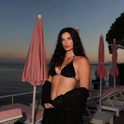 Η αναπάντεχη ανάρτηση της Χριστίνας Μπόμπα | "Μη πέσετε να με φάτε"