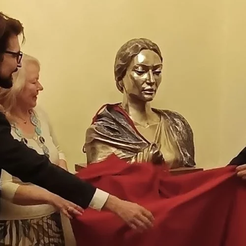 Στην Όπερα της Ρώμης τοποθετήθηκε η προτομή της Μαρίας Κάλλας, έργο του γλύπτη Νίκου Φλώρου